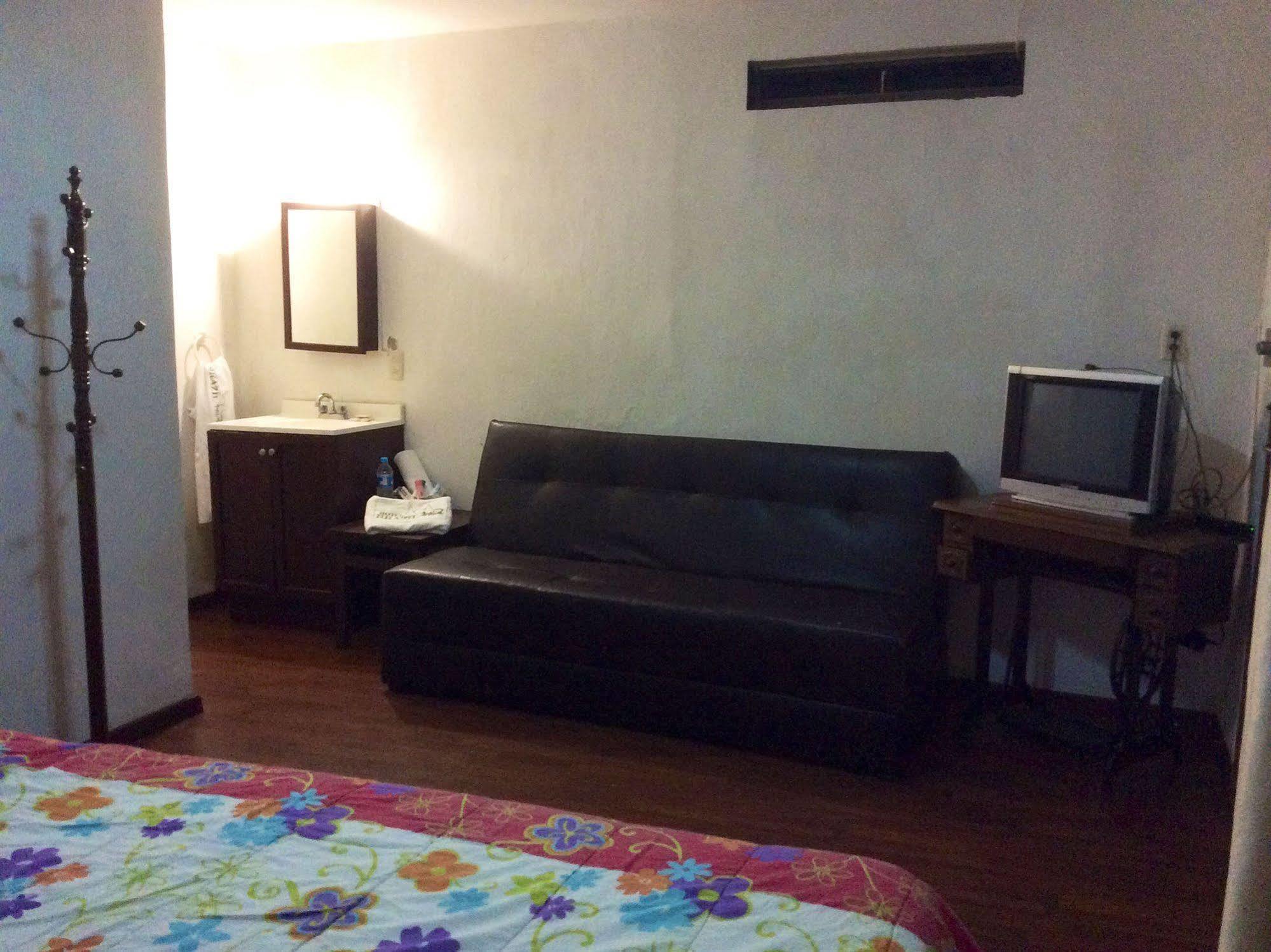 Oyo Hotel Brazil,Guadalajara,Estadio Jalisco Zewnętrze zdjęcie